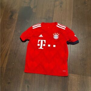 Kids FC Bayern size small adidas jersey